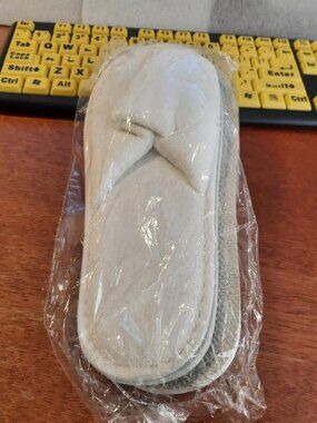 NEW BAG ! Hotels & Resort House Slipper White